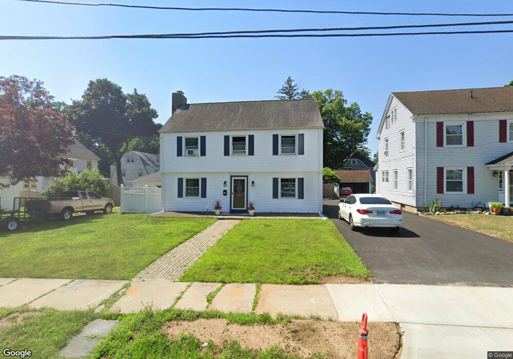 17 Pembroke St, Hartford, CT 06112 - photo 1