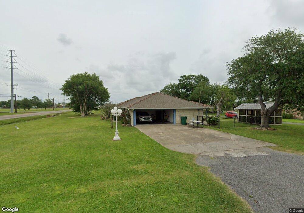 728 N Lake Ct, Lake Charles, LA 70605 - photo 1