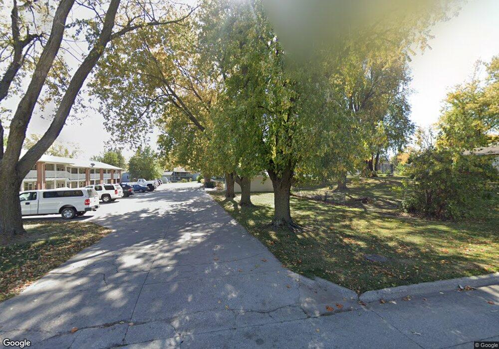 1111 N 11th Ave E, Newton, IA 50208 - photo 1