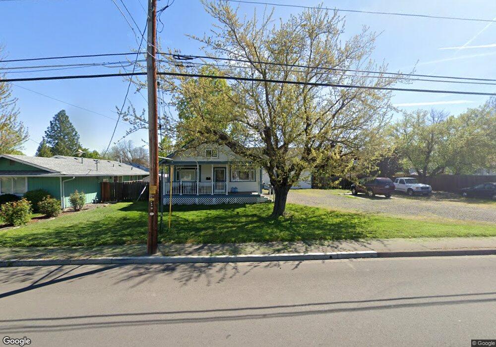 890 N 3rd St, Central Point, OR 97502 - photo 1