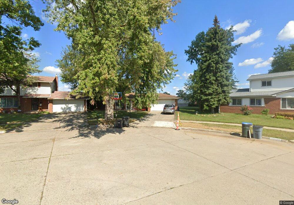 10318 N Oak Dr, Ferndale, MI 48220 - photo 1