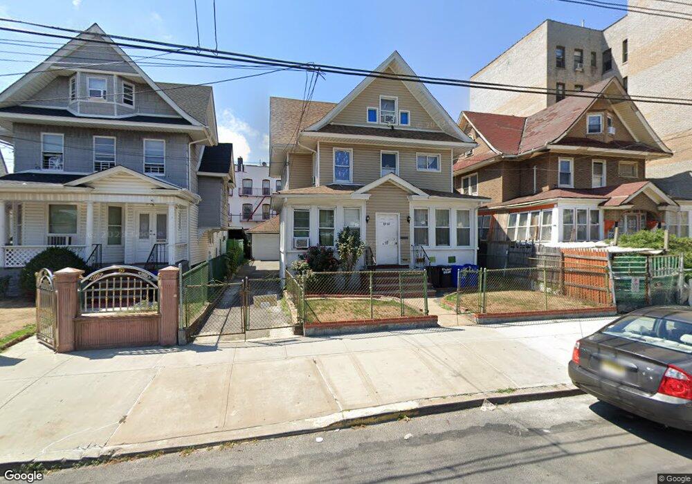 8768 113th St, Richmond Hill, NY 11418 - photo 1