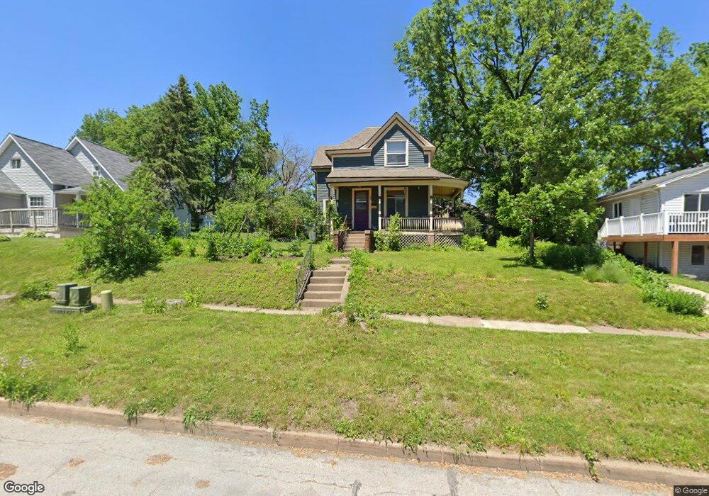 817 W 2nd St, Cedar Falls, IA 50613 - photo 1