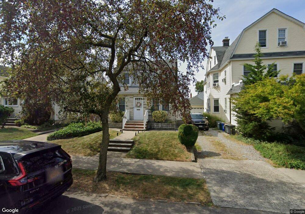 4352 169th St, Flushing, NY 11358 - photo 1