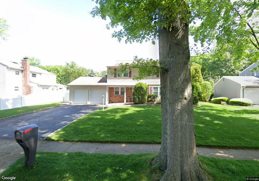 3 Cedarwood Ln, ComMacK, NY 11725 - photo 1