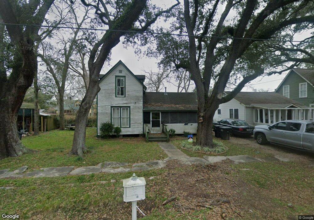 510 W Blum St, Alvin, TX 77511 - photo 1