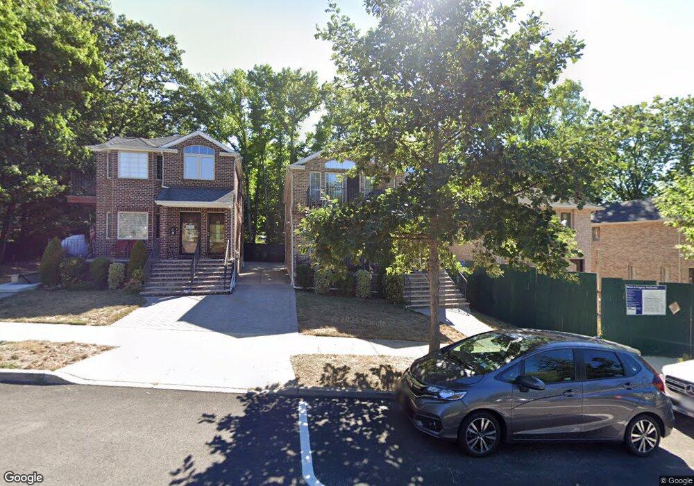 26456 73rd Ave, Glen Oaks, NY 11004 - photo 1