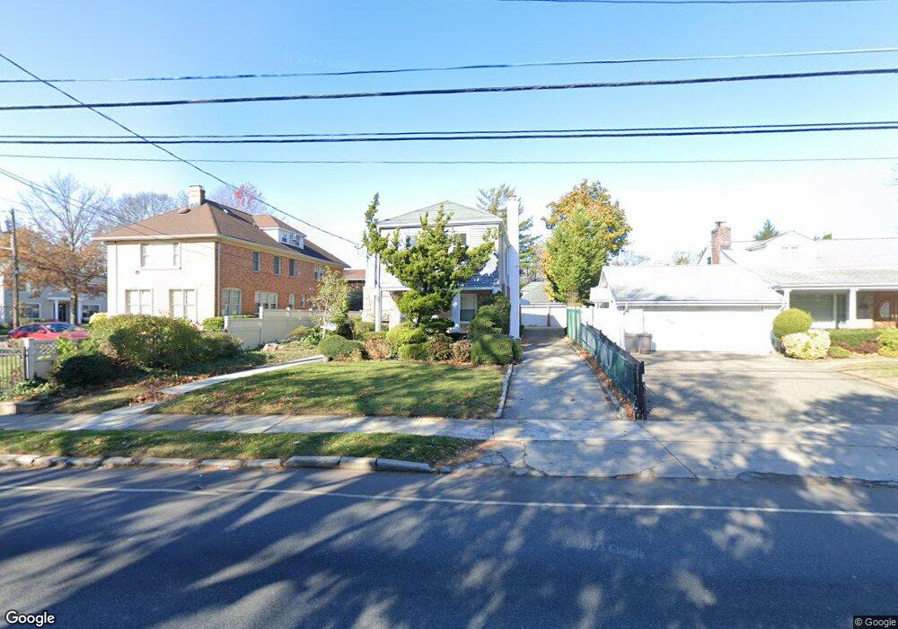 712 Broadway unit 2nd Fl, Woodmere, NY 11598 - photo 1