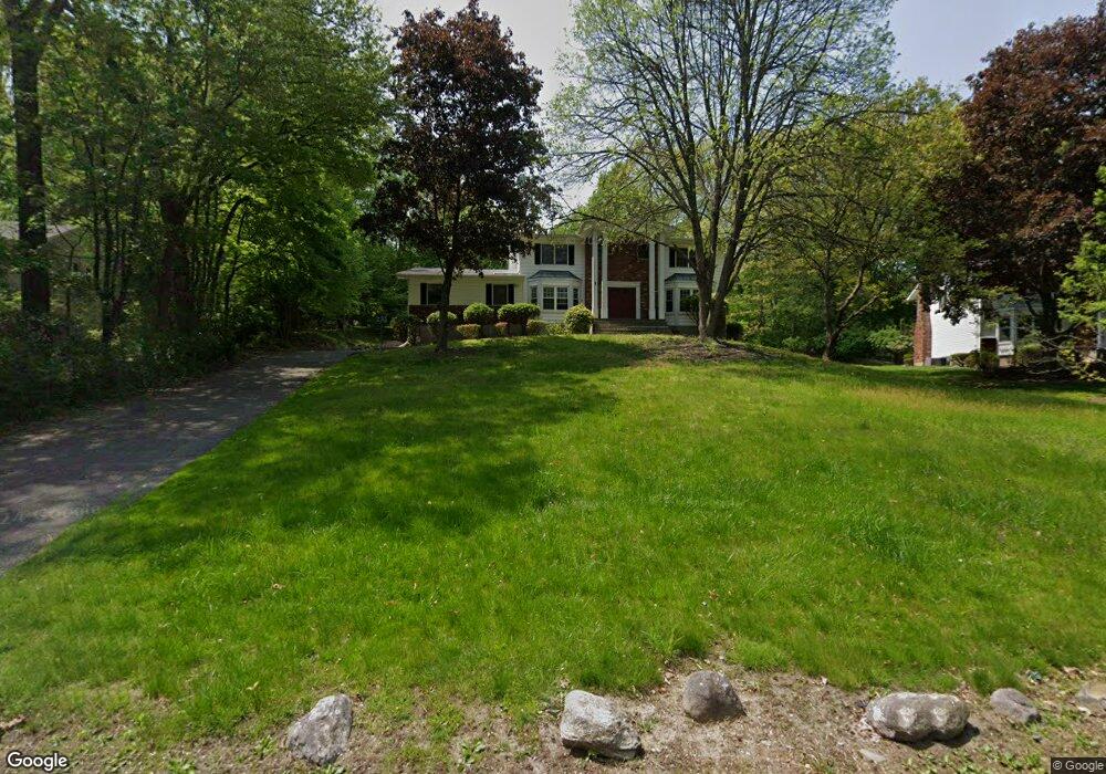 7 Robin Hood Rd, Suffern, NY 10901 - photo 1