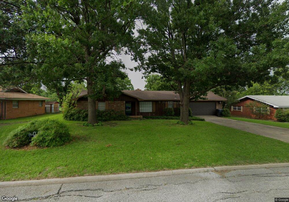 1109 N Meadow Dr, Ardmore, OK 73401 - photo 1