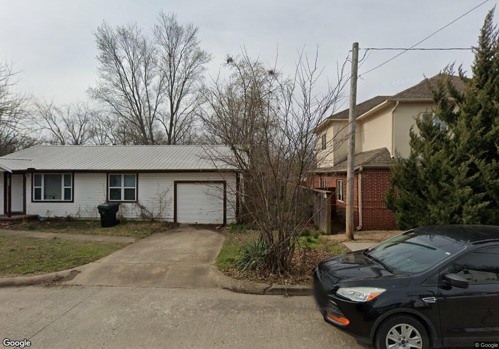 229 W Claremore St, Claremore, OK 74017 - photo 1