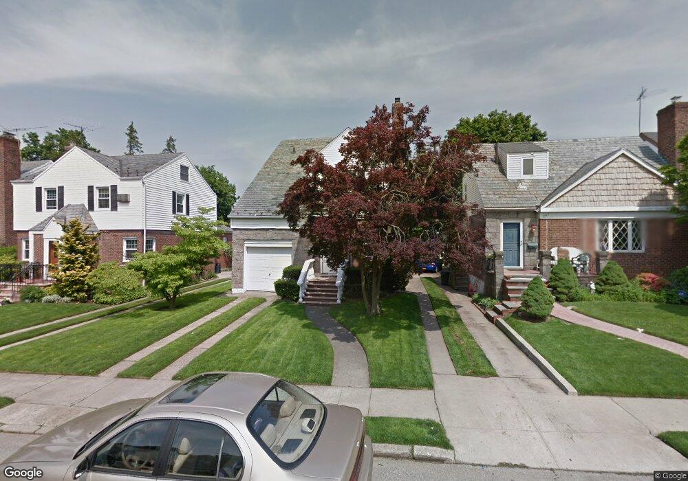 7633 174th St, Fresh Meadows, NY 11366 - photo 1