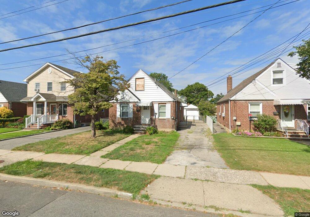 109 Caroline Ave unit 105, Franklin Square, NY 11010 - photo 1