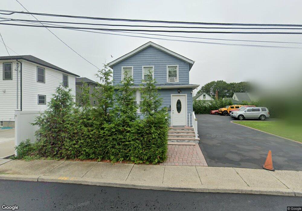 440 Scaneateles Ave, West Hempstead, NY 11552 - photo 1