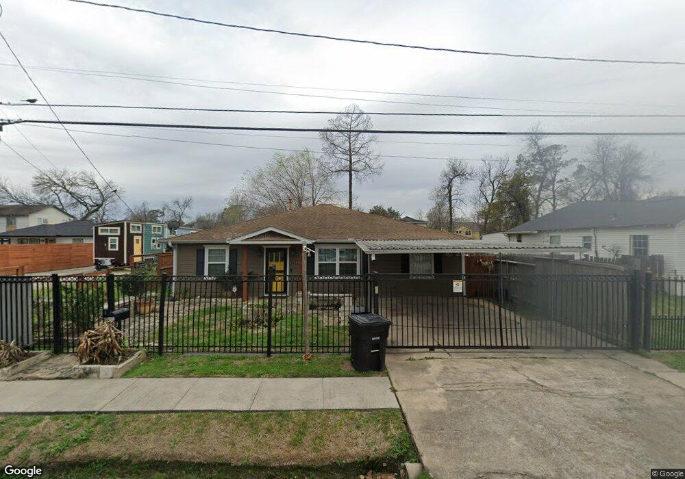 7917 Roswell St unit B, Houston, TX 77022 - photo 1