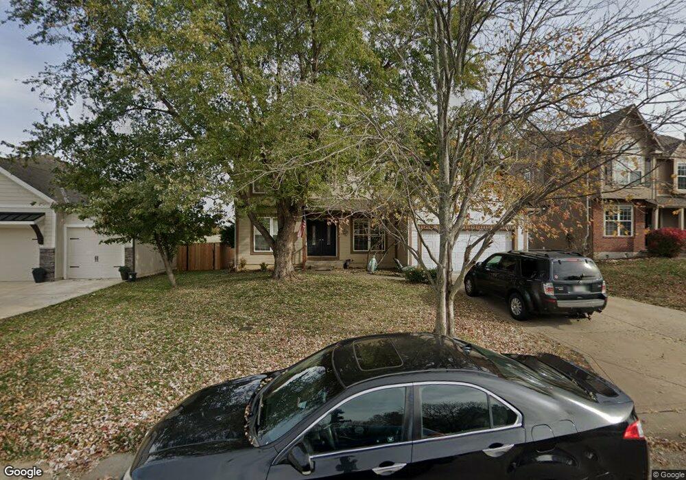 4775 Lakecrest Dr, Shawnee, KS 66218 - photo 1