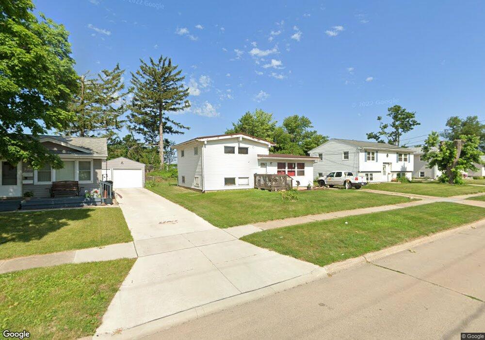 2212 Lauren Dr SW, Cedar Rapids, IA 52404 - photo 1