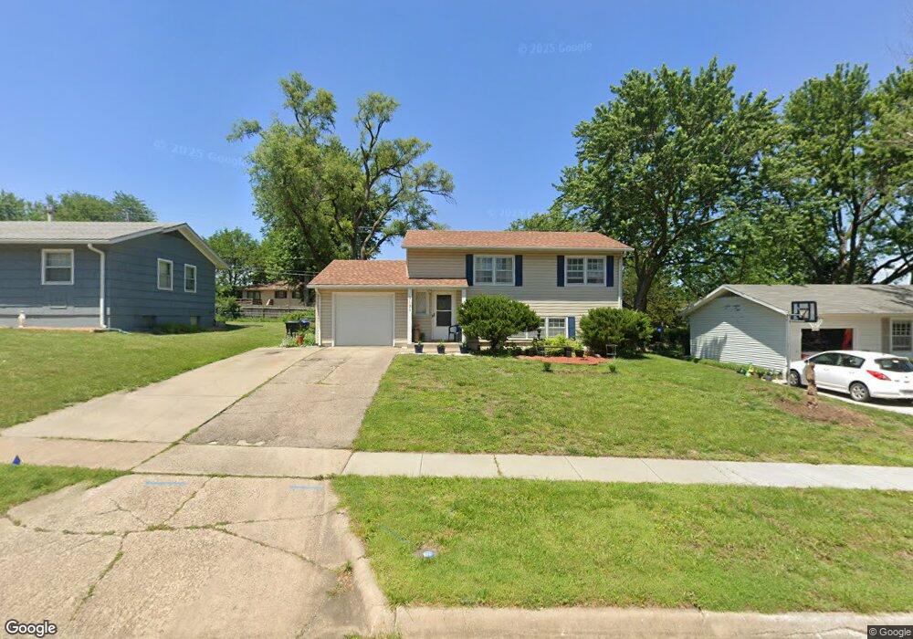 3130 SW 30th St, Topeka, KS 66614 - photo 1