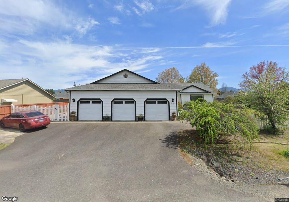 917 Darneille Ln, Grants Pass, OR 97527 - photo 1