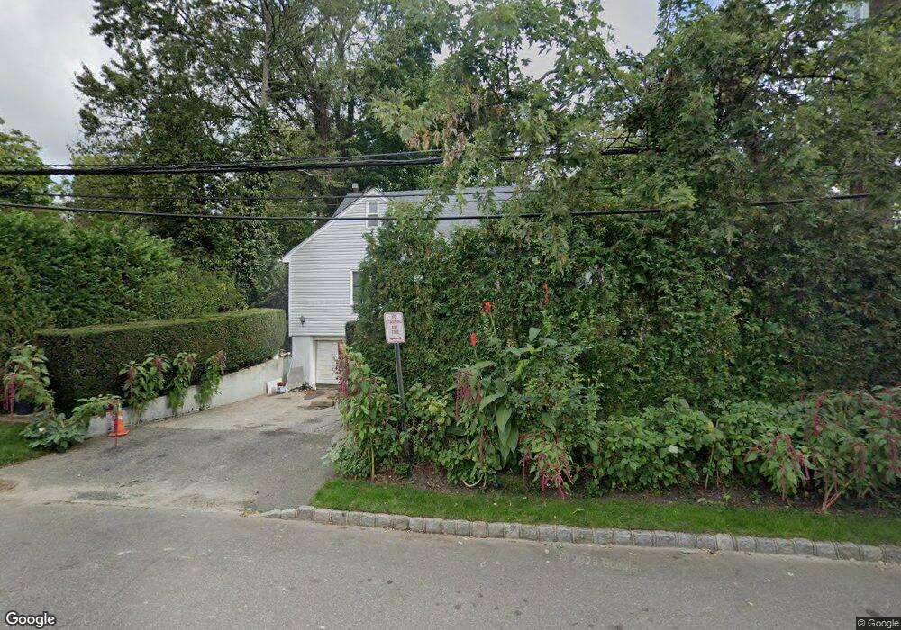 3 Summer St, Great Neck, NY 11021 - photo 1