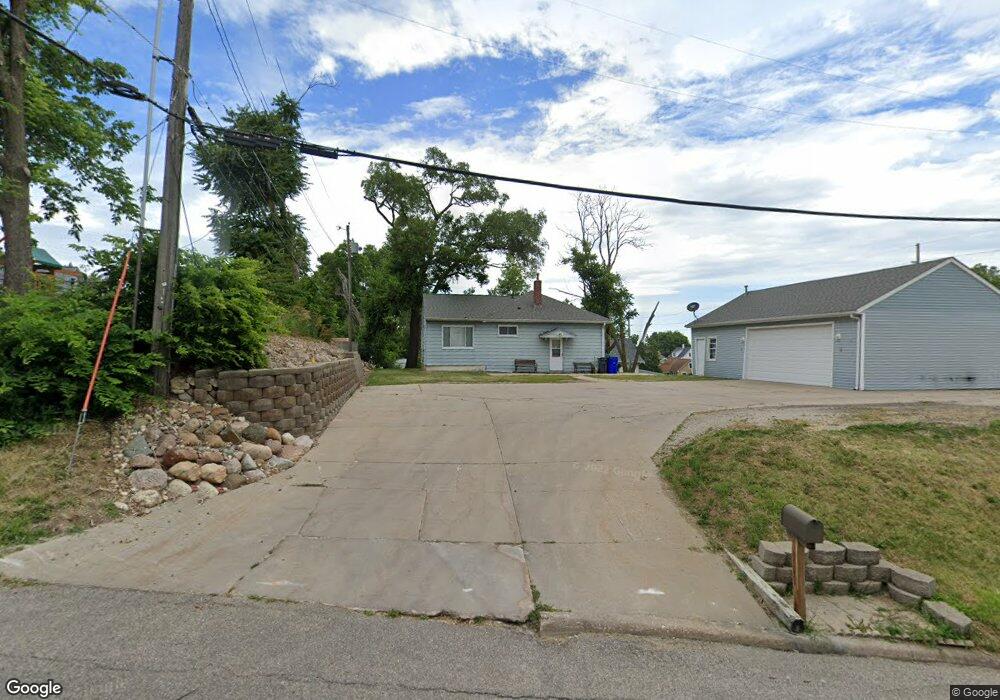 350 11th St SW, Cedar Rapids, IA 52404 - photo 1