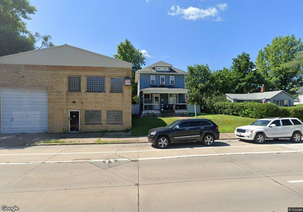 1517 W 3rd St, Davenport, IA 52802 - photo 1