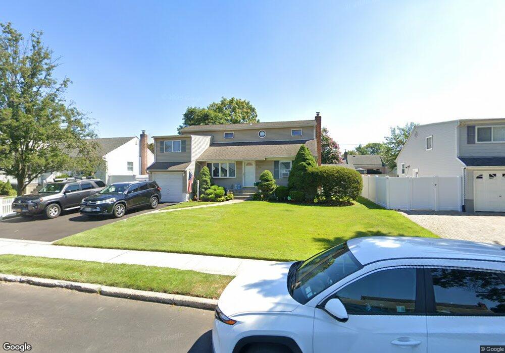 519 Arlington Dr, Seaford, NY 11783 - photo 1