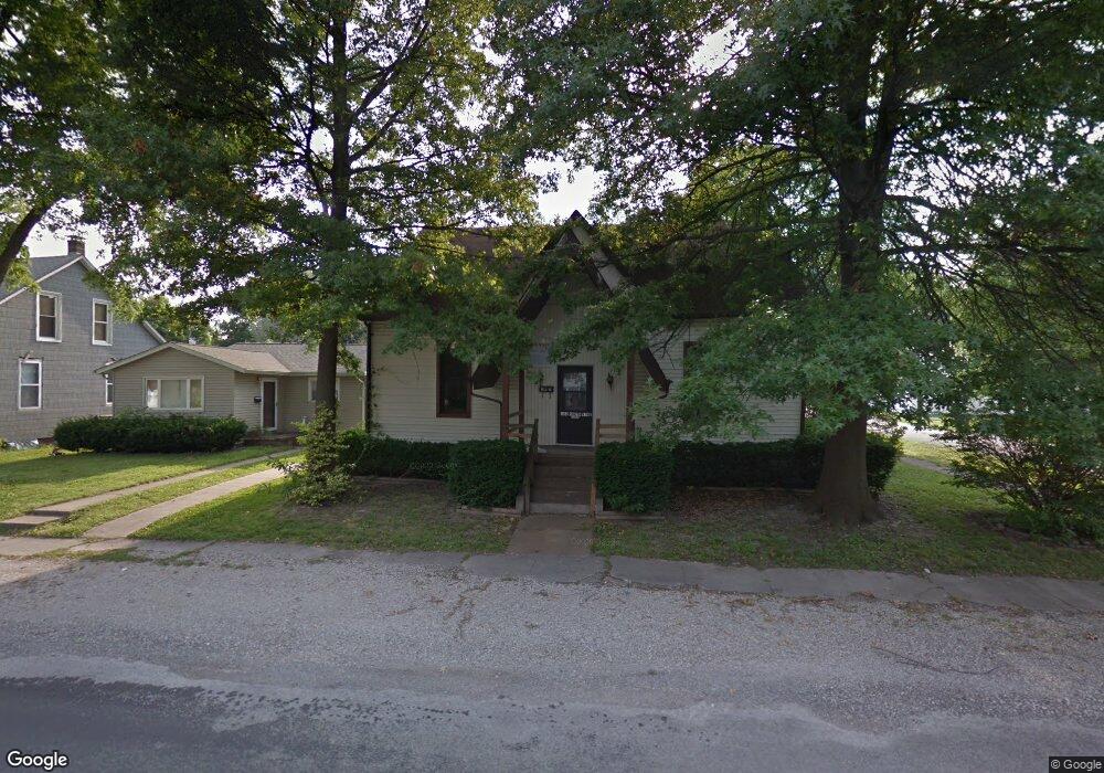 102 S Vine St, Freeburg, IL 62243 - photo 1