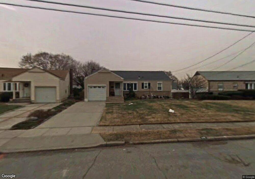 1118 Ott Ln, Merrick, NY 11566 - photo 1