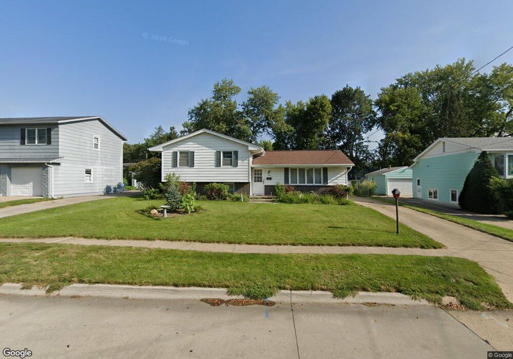 3701 Bel Aire Rd, Des Moines, IA 50310 - photo 1