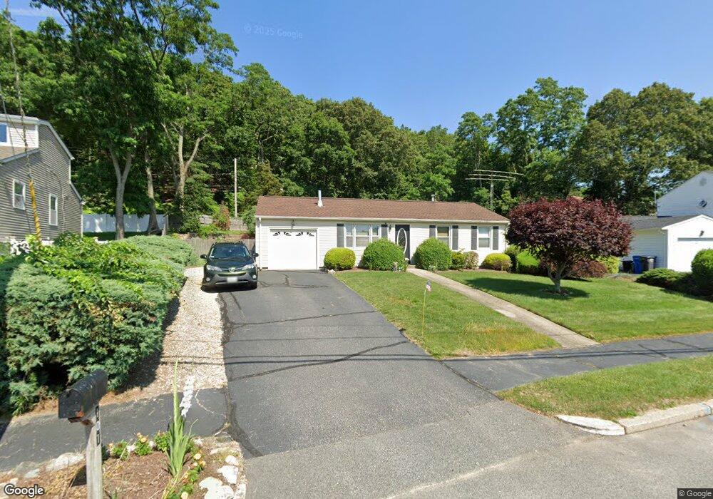 101 Locust Glen Dr, Cranston, RI 02921 - photo 1
