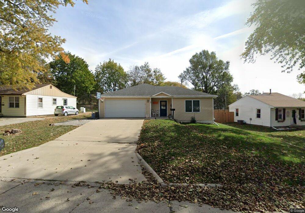 708 E 21st St S, Newton, IA 50208 - photo 1