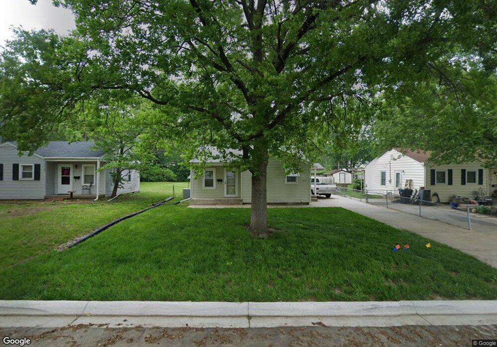 2405 SW Bradbury Ave, Topeka, KS 66611 - photo 1