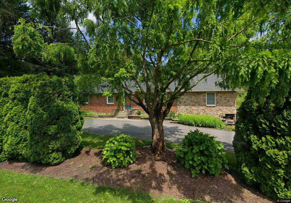 822 Bushkill Dr, Bath, PA 18014 - photo 1