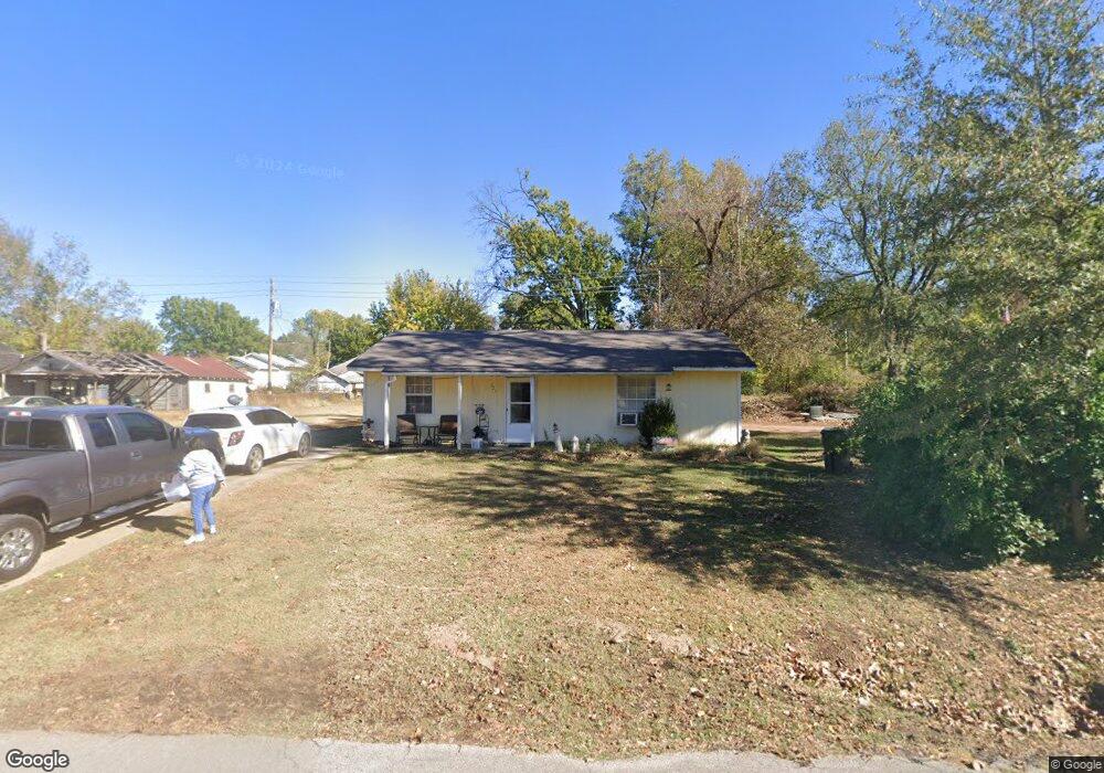 923 N Taft Ave, Okmulgee, OK 74447 - photo 1