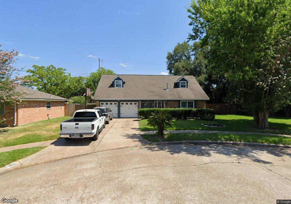 906 Twin Falls Rd, Houston, TX 77088 - photo 1