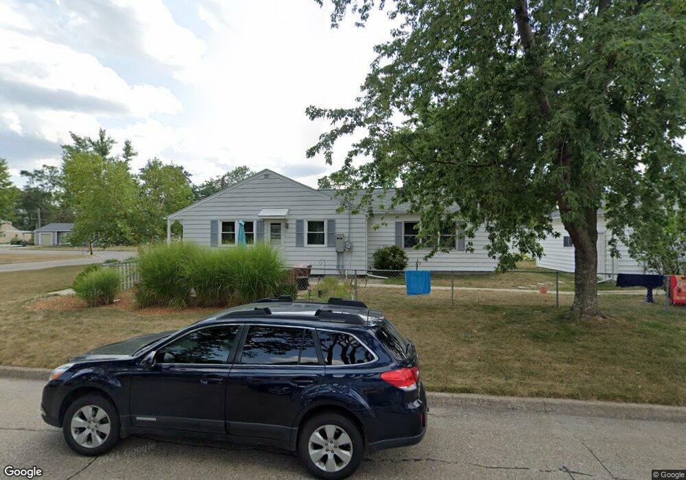 501 32nd St SE, Cedar Rapids, IA 52403 - photo 1