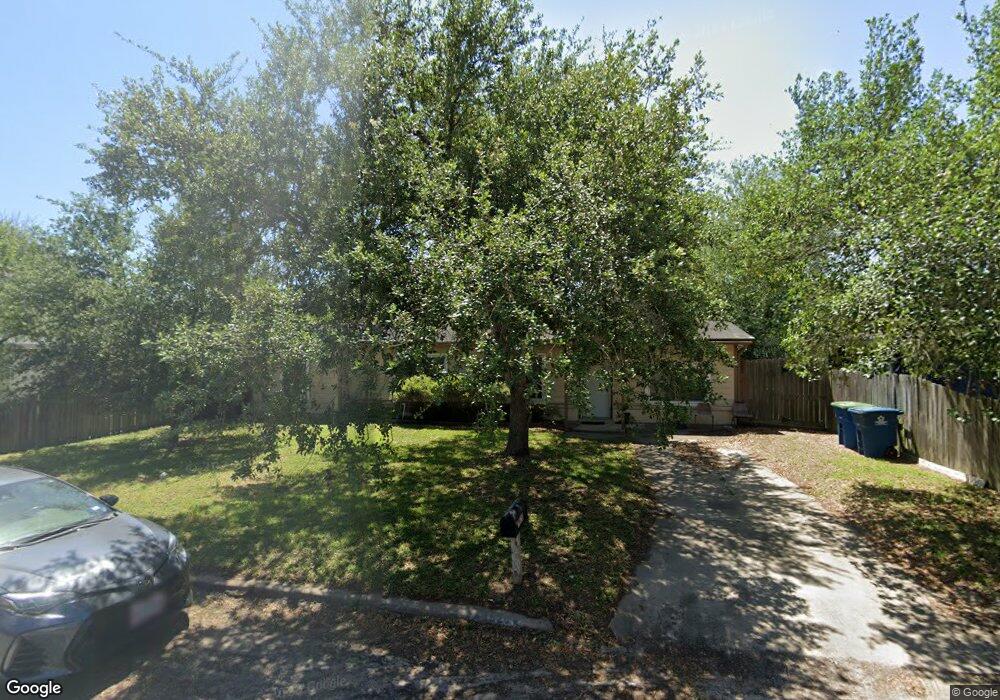 1520 E Rosewood St, Beeville, TX 78102 - photo 1
