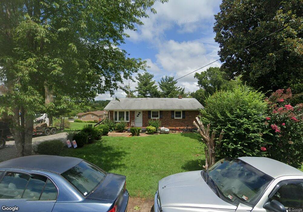 330 Robin Rd, Martinsville, VA 24112 - photo 1