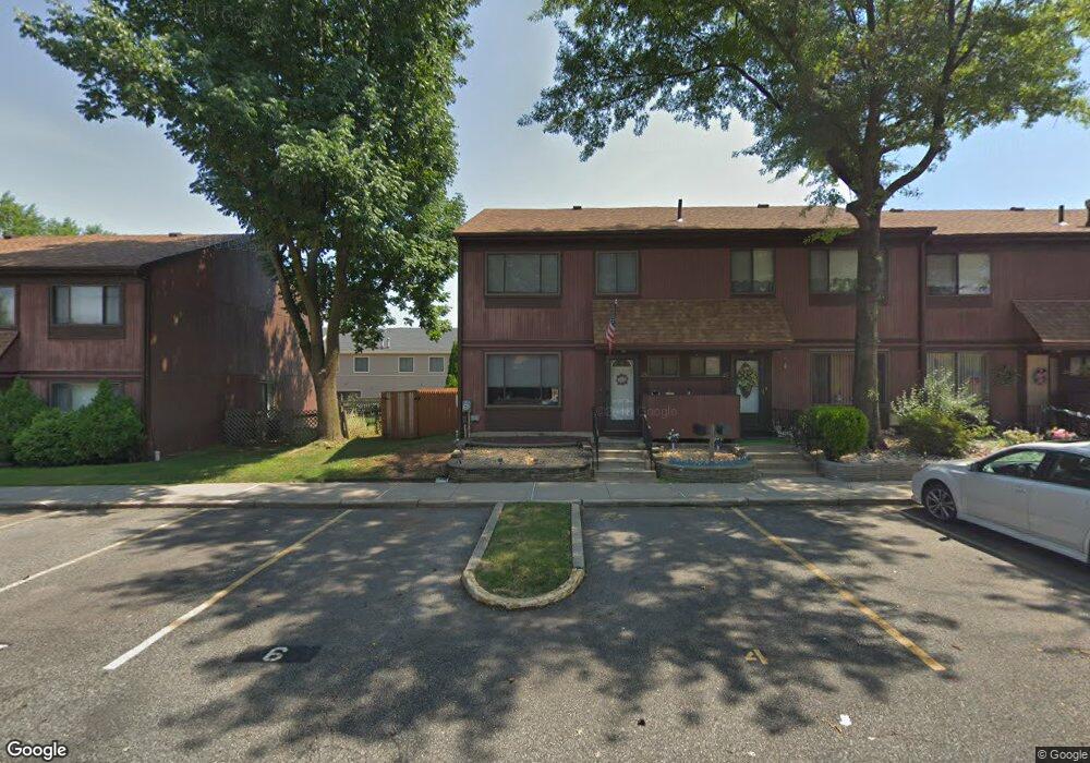 25 Azalea Ct unit 7, Staten Island, NY 10309 - photo 1