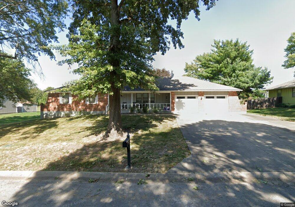 410 Linden Place, Raymore, MO 64083 - photo 1