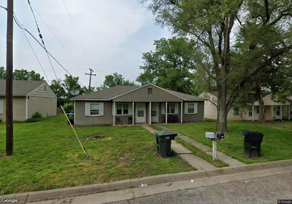 1006 SW 33rd St, Topeka, KS 66611 - photo 1
