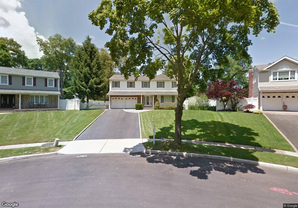 30 Glenmere Ln, ComMacK, NY 11725 - photo 1