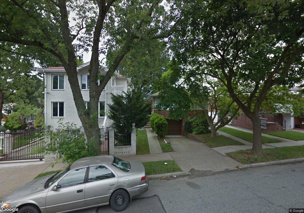 5703 Little Neck Pkwy, Little Neck, NY 11362 - photo 1