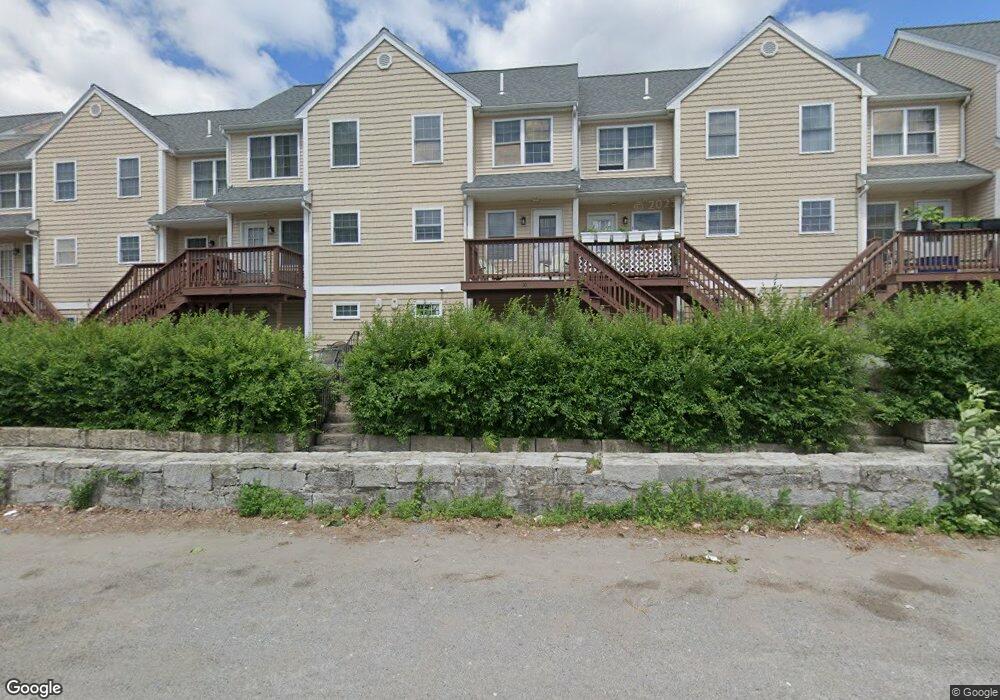 417 Hildreth St unit 19, Lowell, MA 01850 - photo 1