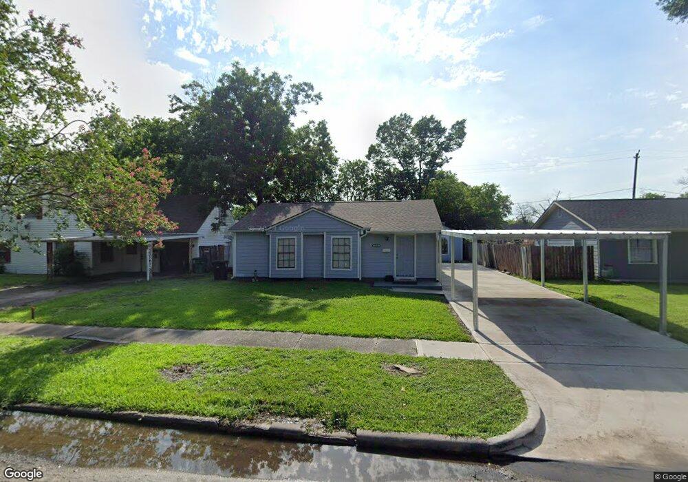 3026 Roe Dr, Houston, TX 77087 - photo 1