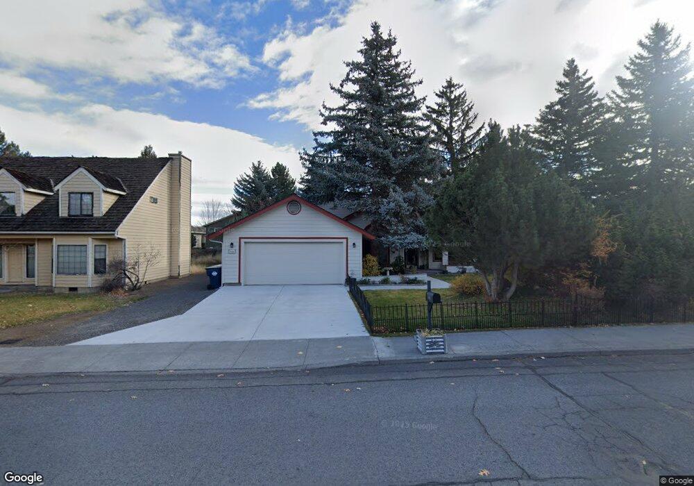 1014 NE Paula Dr, Bend, OR 97701 - photo 1