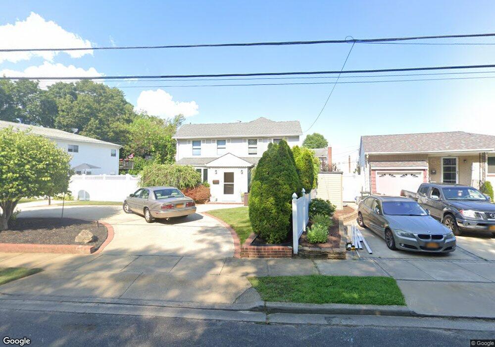 2005 Seamans Neck Ct, Seaford, NY 11783 - photo 1