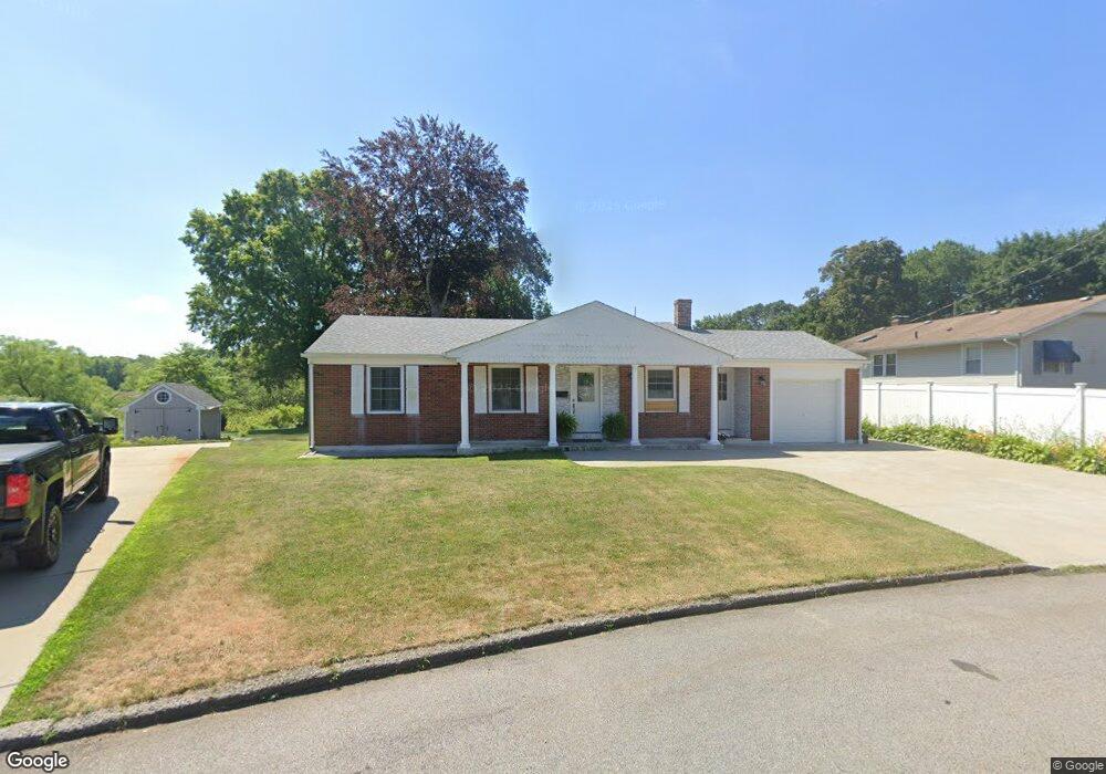 202 Crest Dr, Pawtucket, RI 02861 - photo 1