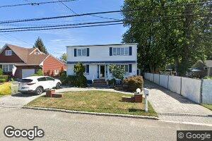 276 S 8th St, Lindenhurst, NY 11757